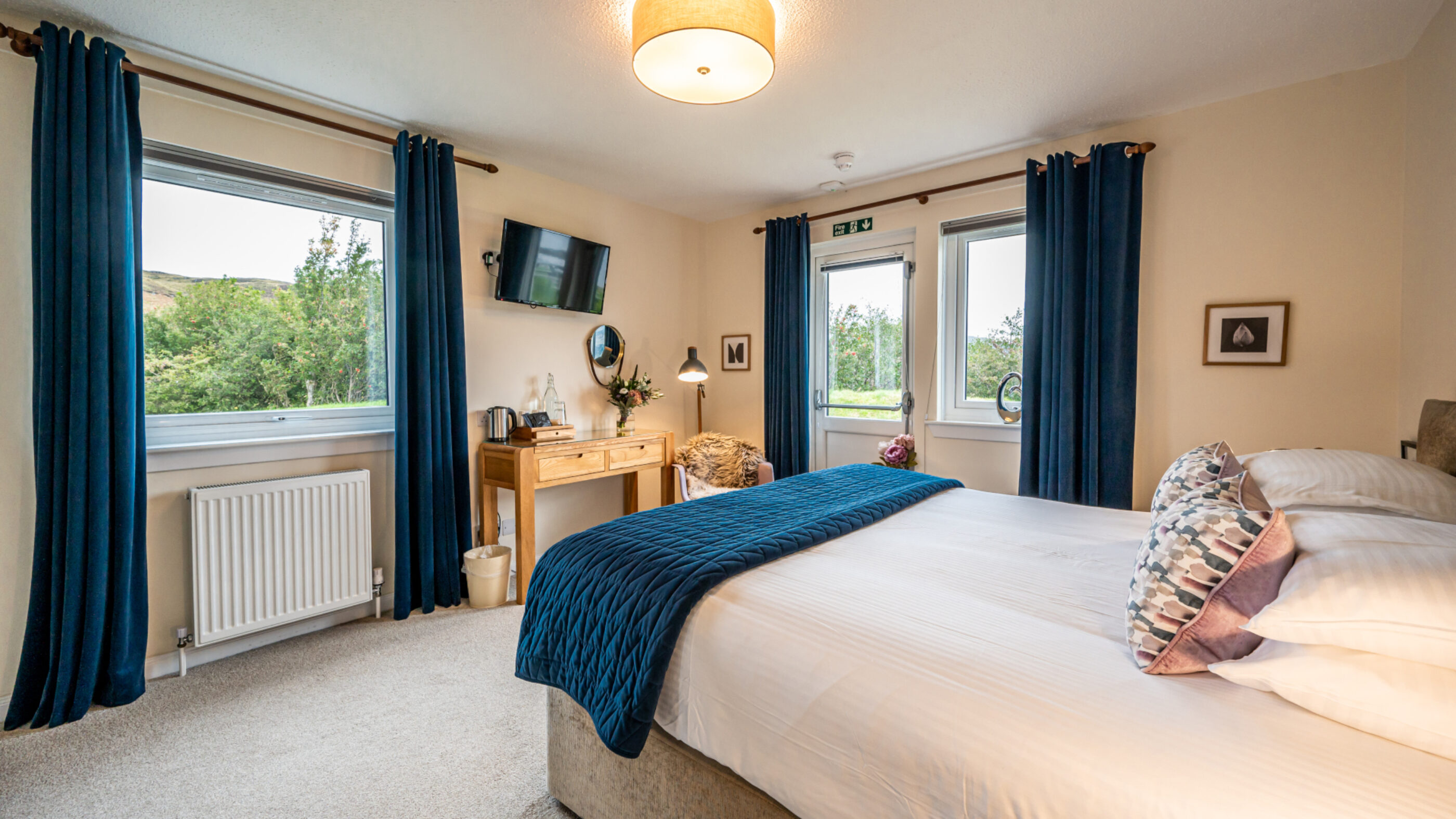 Kingsize double room with loch view