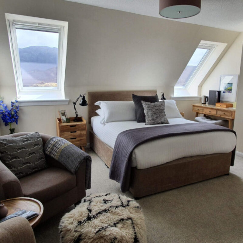 Deluxe kingsize rooms with loch view 2